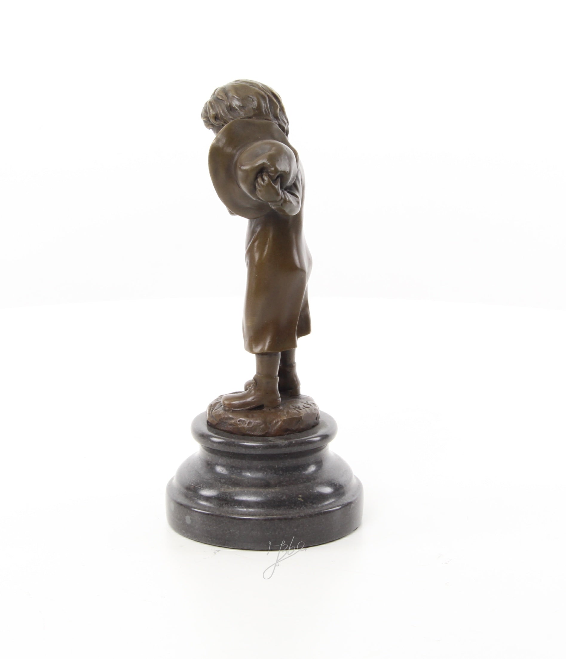 Bronzen jongen met sigaret – marmeren sokkel