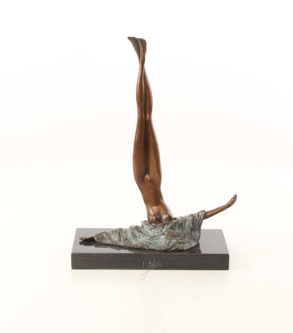Bronzen sculptuur ‘Camouflage’ – moderne vrouwenfiguur