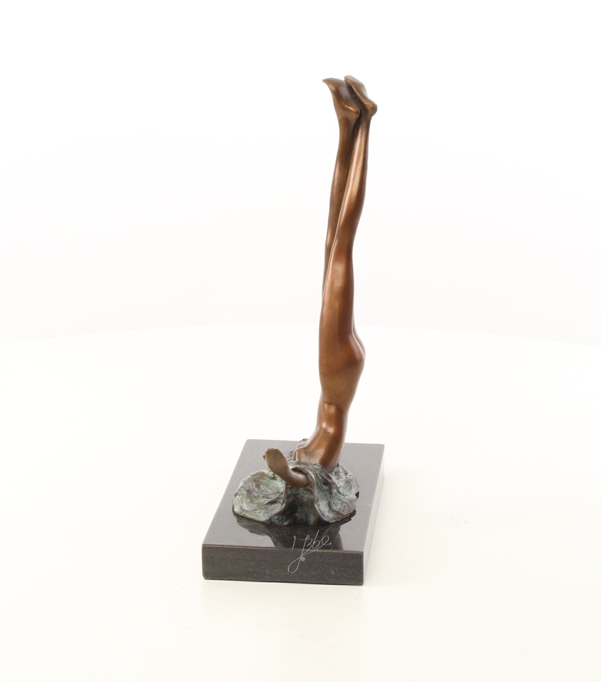 Bronzen sculptuur ‘Camouflage’ – moderne vrouwenfiguur