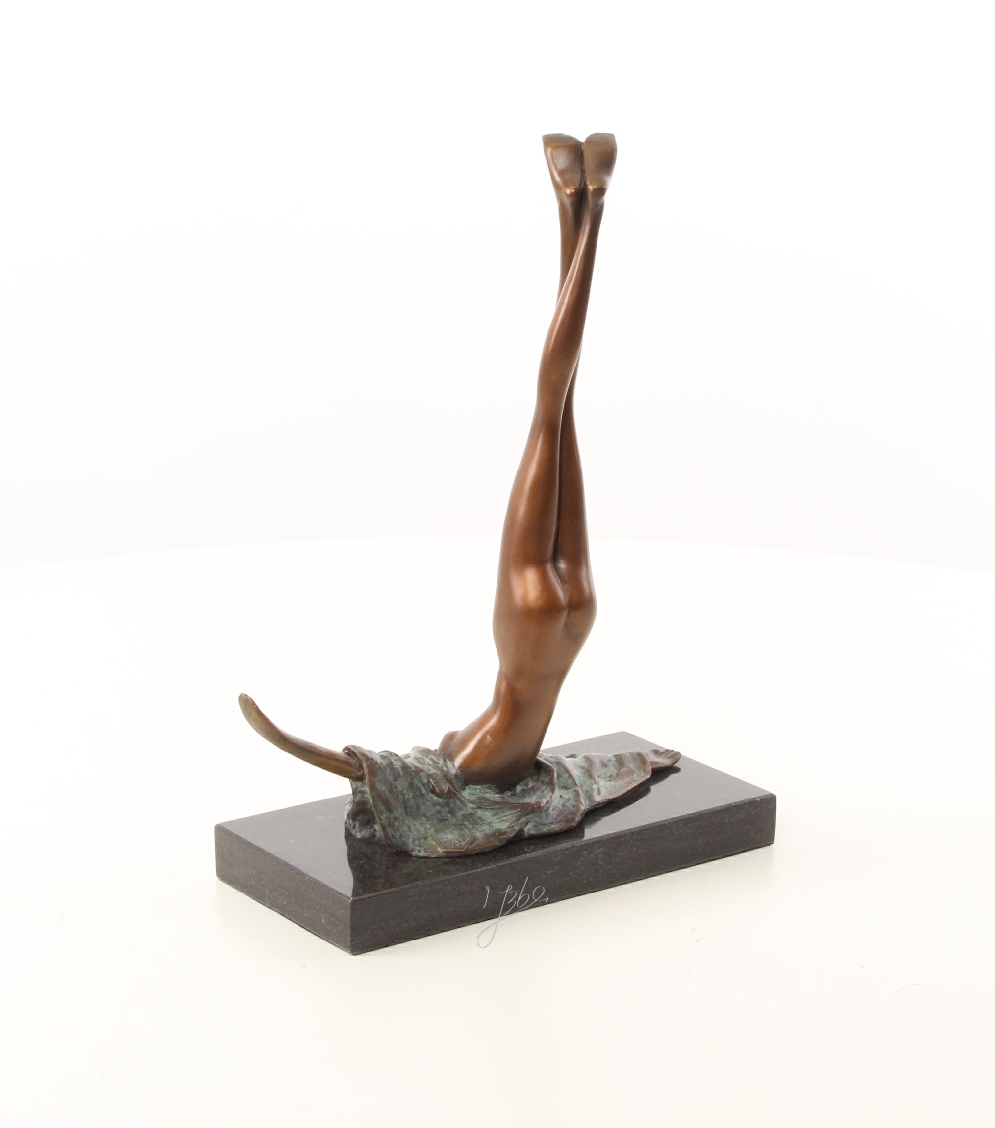 Bronzen sculptuur ‘Camouflage’ – moderne vrouwenfiguur