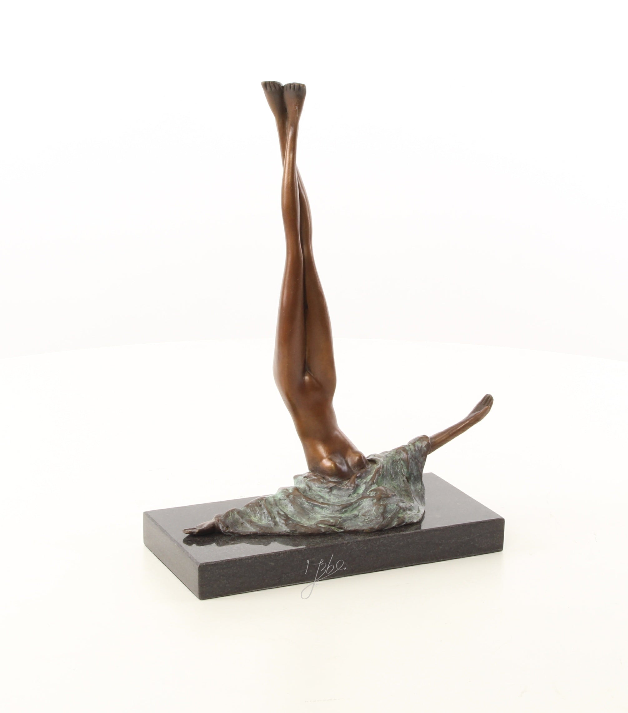 Bronzen sculptuur ‘Camouflage’ – moderne vrouwenfiguur