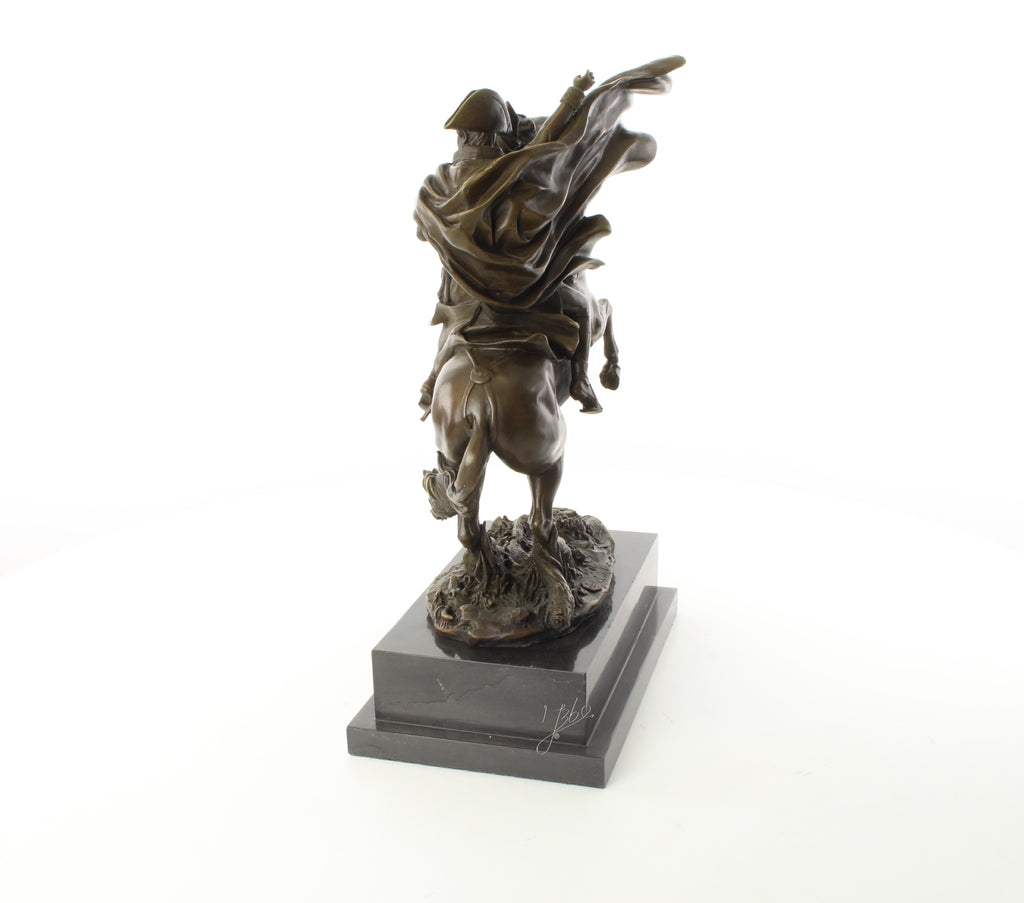 Napoleon steekt de Alpen over – Brons sculptuur op sokkel 43,5 cm