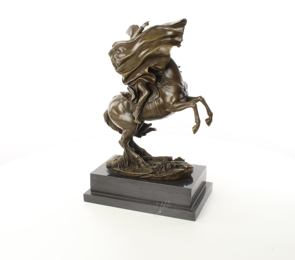 Napoleon steekt de Alpen over – Brons sculptuur op sokkel 43,5 cm