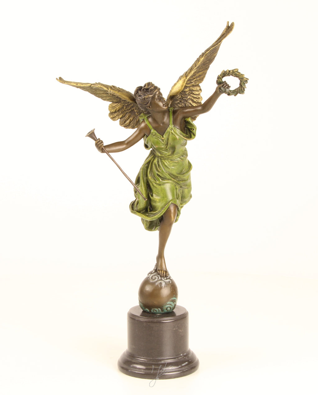 Geflügelte Siegesgöttin – Bronzestatue 40,7 cm