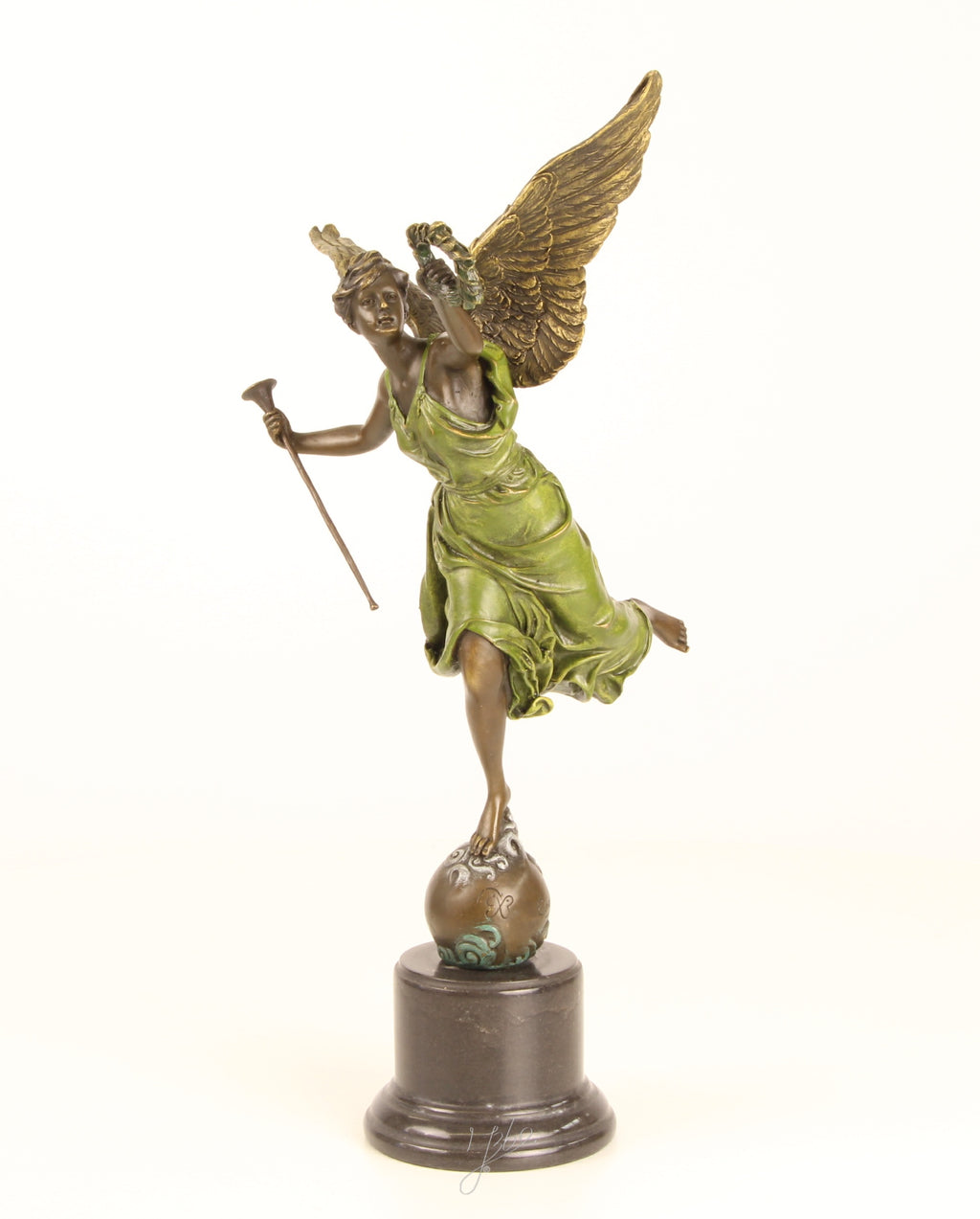 Geflügelte Siegesgöttin – Bronzestatue 40,7 cm