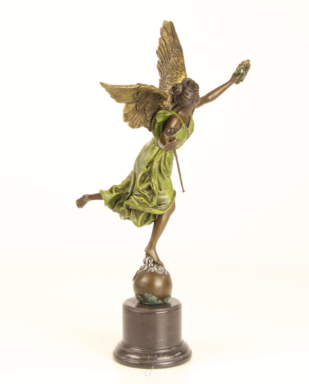 Geflügelte Siegesgöttin – Bronzestatue 40,7 cm