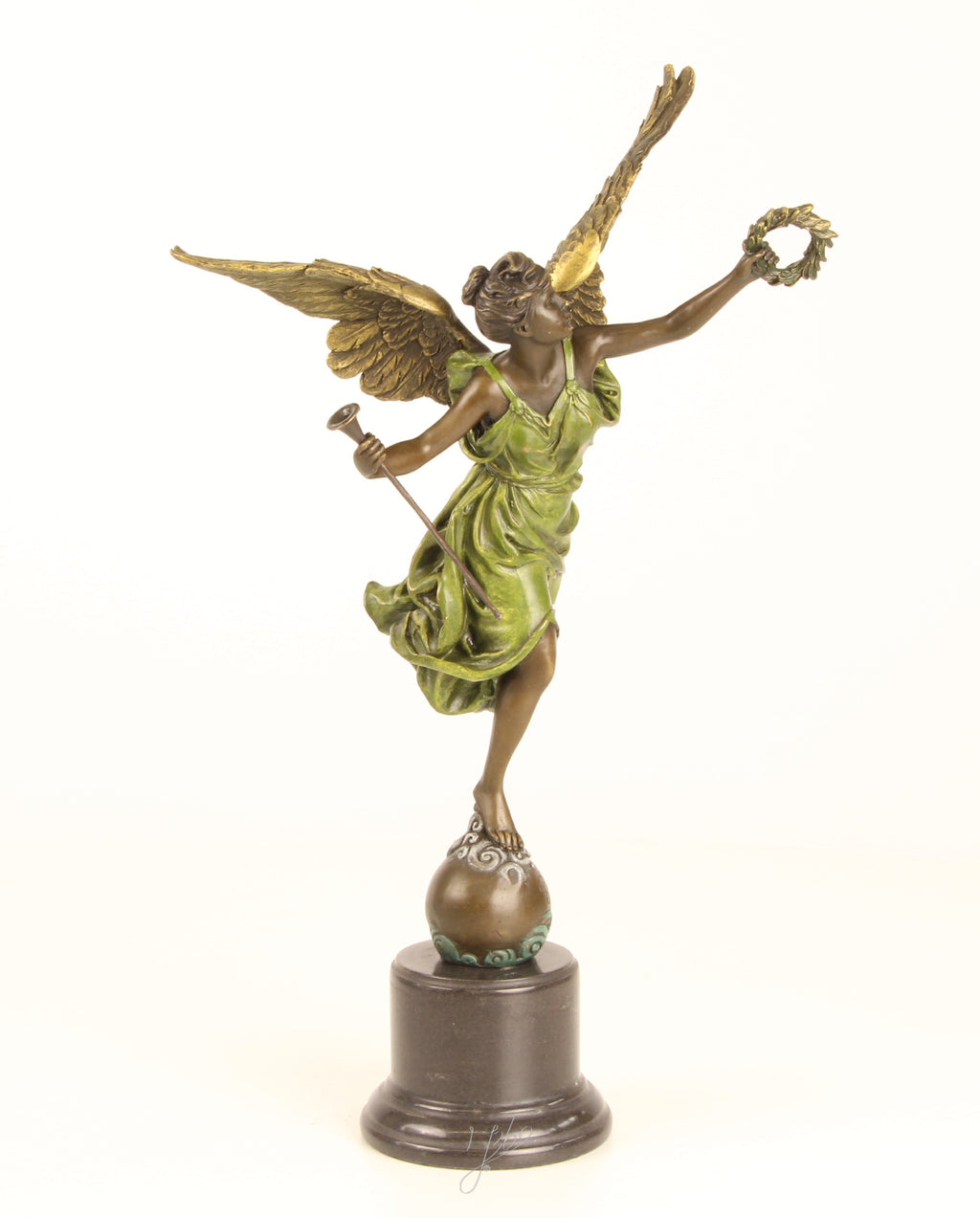 Geflügelte Siegesgöttin – Bronzestatue 40,7 cm