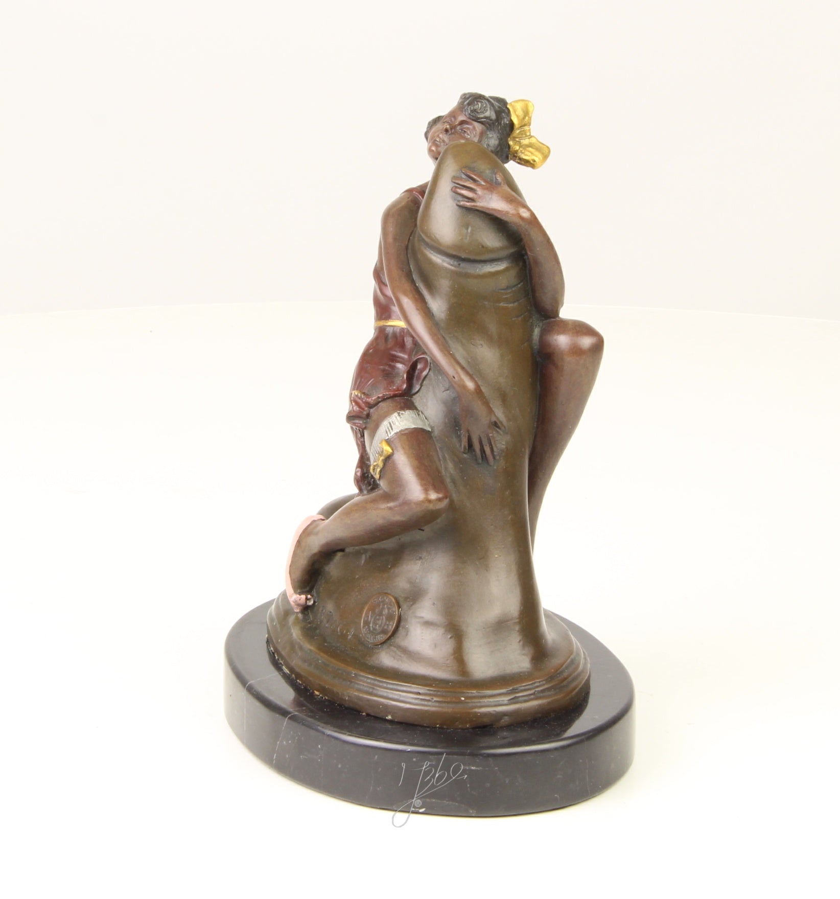 Vrouw omarmt fallus – Brons beeld – 17,7 cm