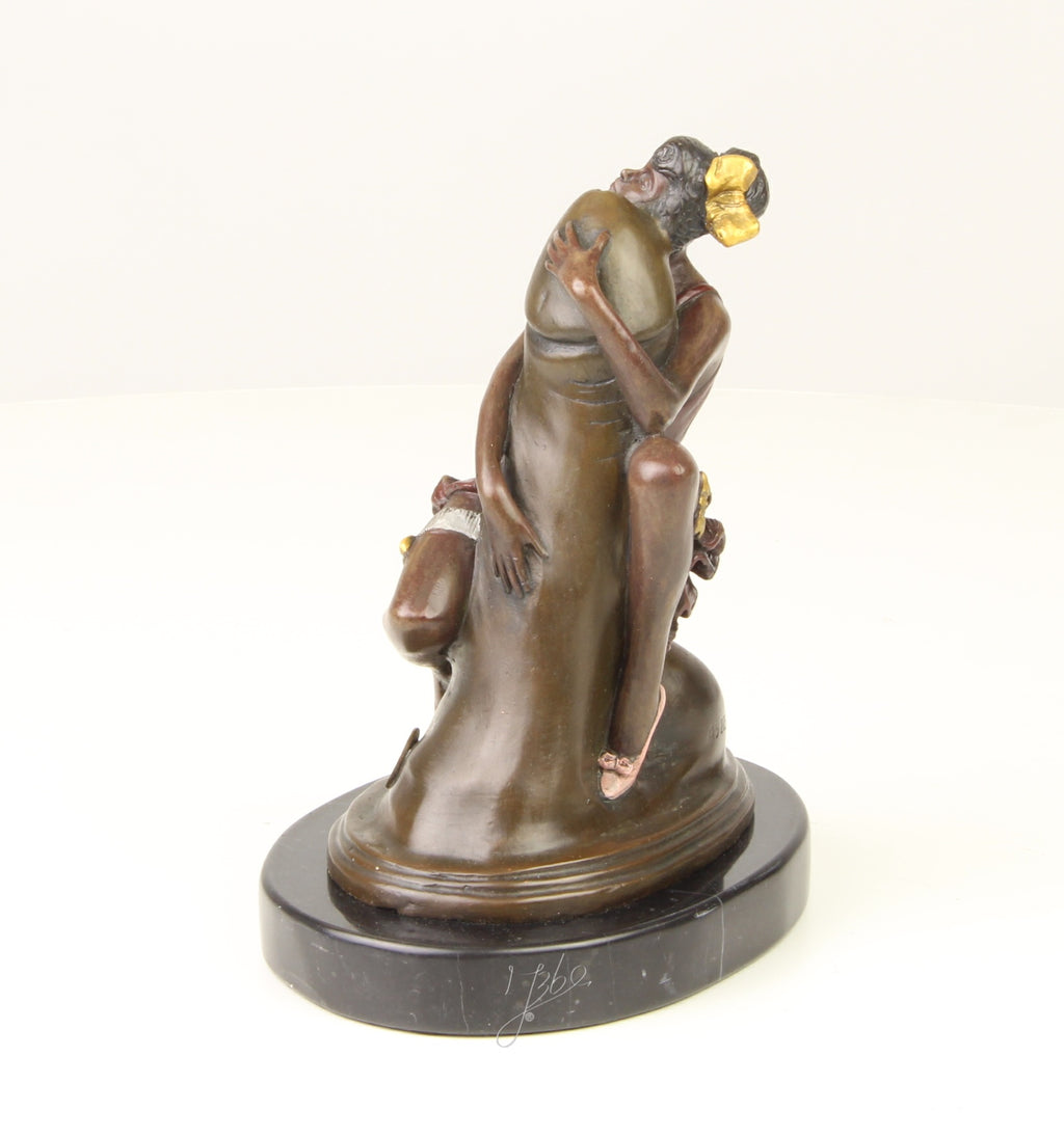 Vrouw omarmt fallus – Brons beeld – 17,7 cm