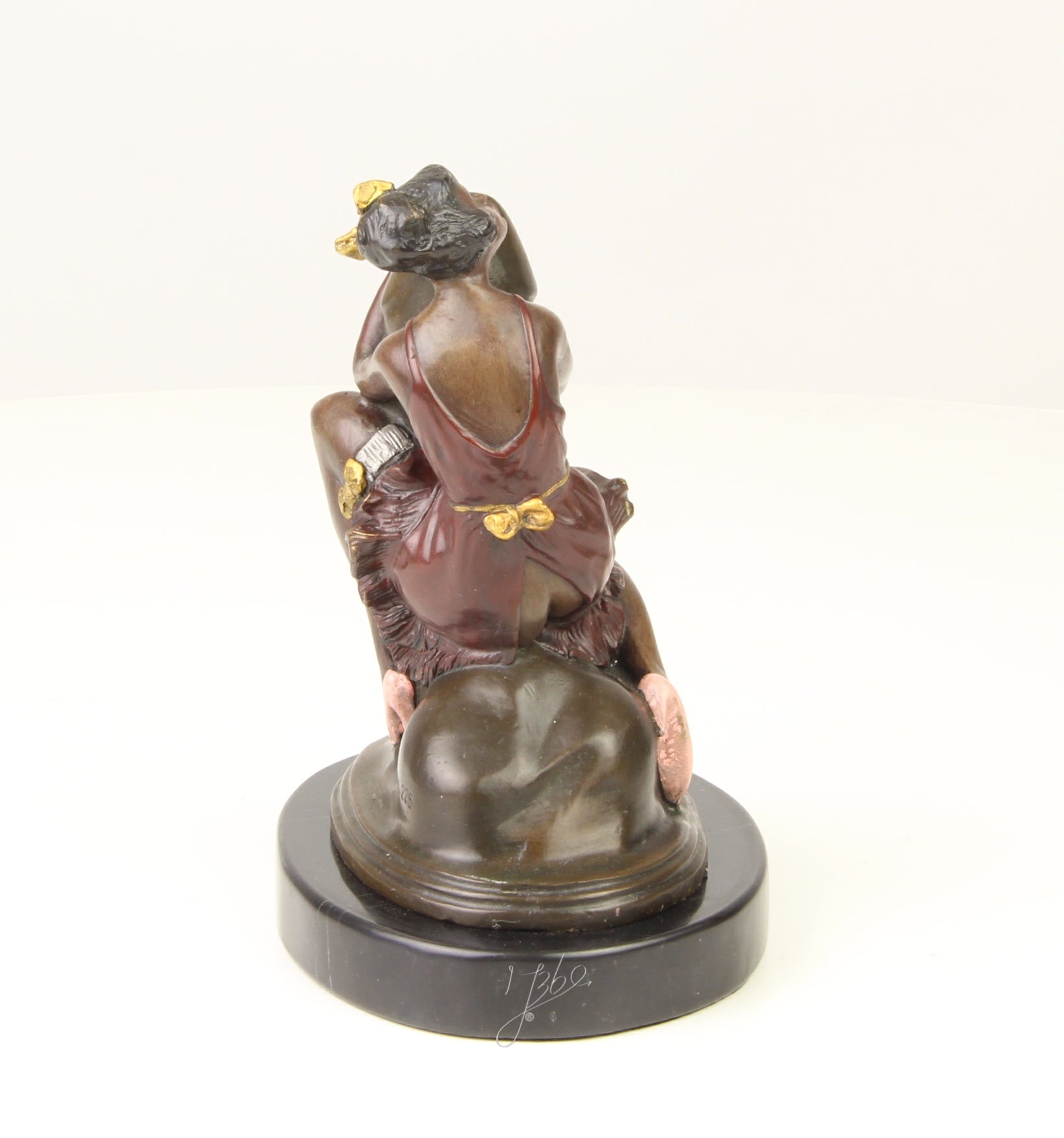 Vrouw omarmt fallus – Brons beeld – 17,7 cm