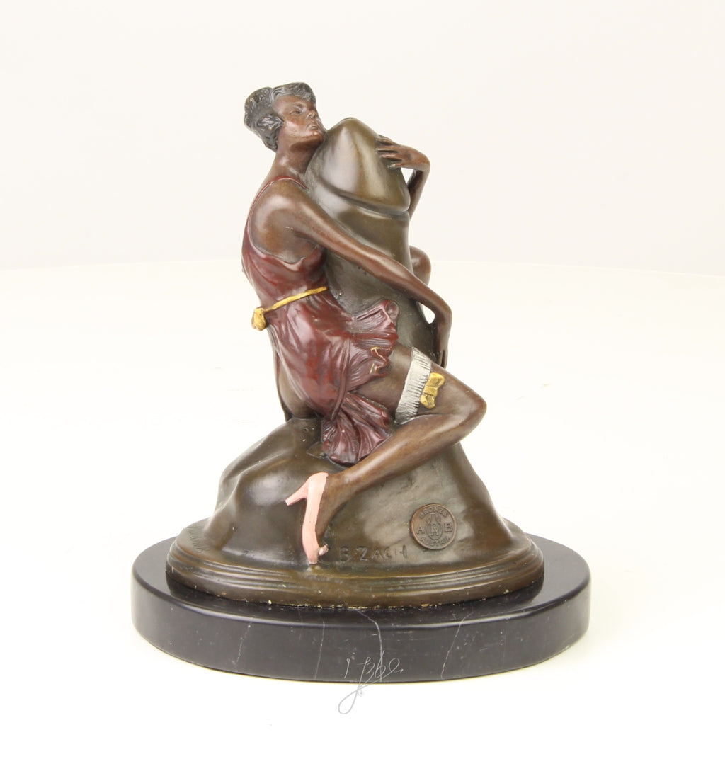 Vrouw omarmt fallus – Brons beeld – 17,7 cm