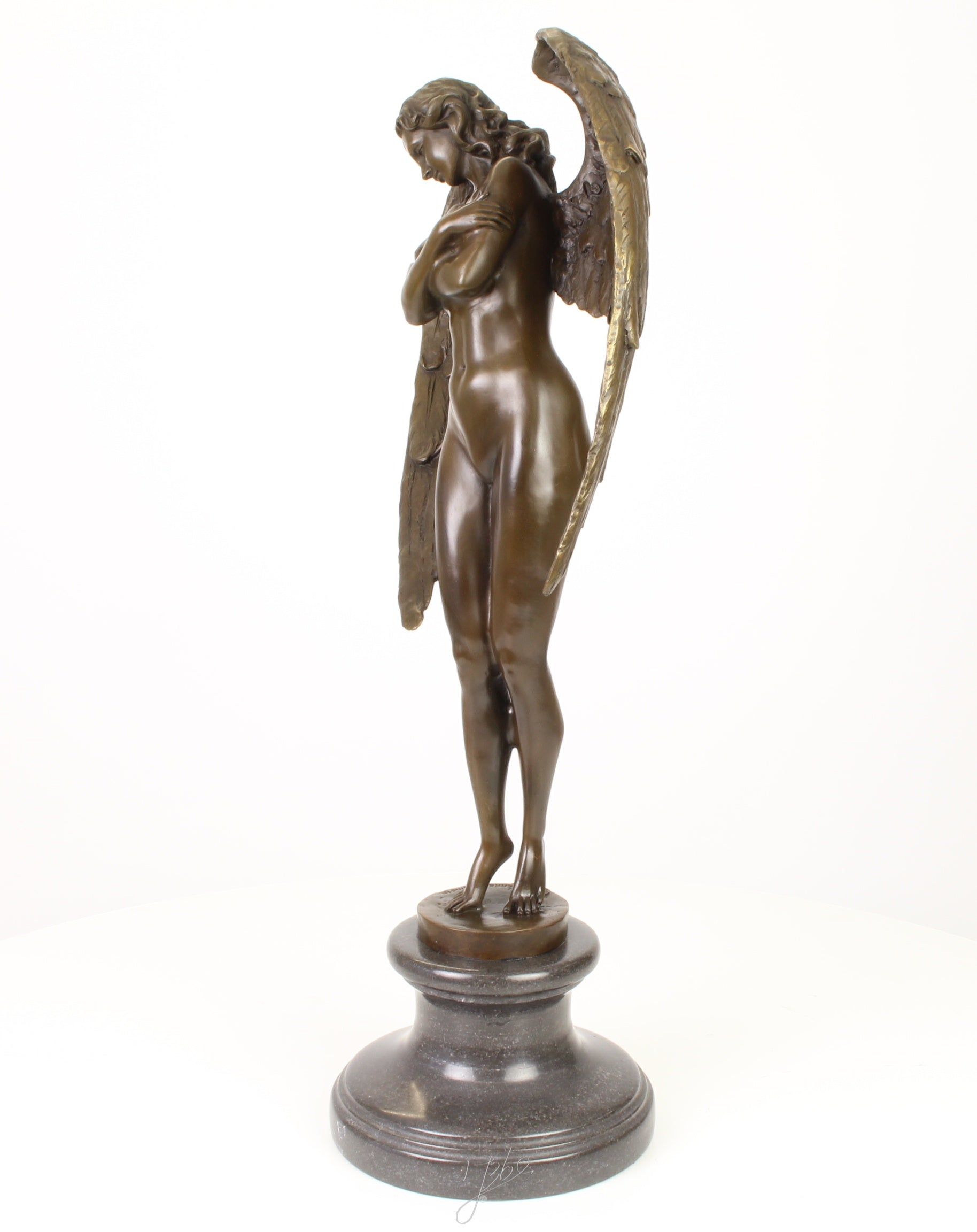 Bronzen gevleugelde nacht – Sculptuur op sokkel