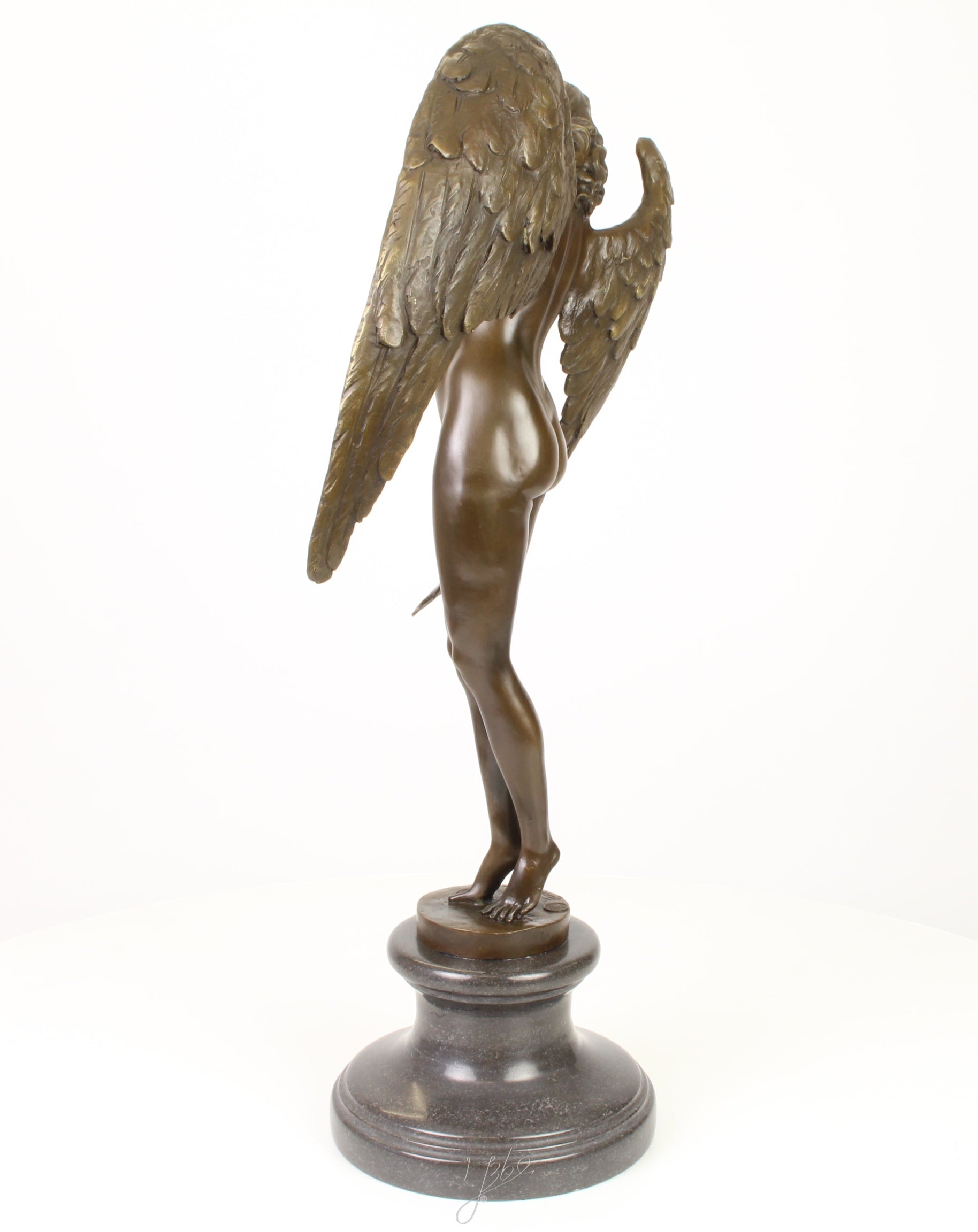 Bronzen gevleugelde nacht – Sculptuur op sokkel