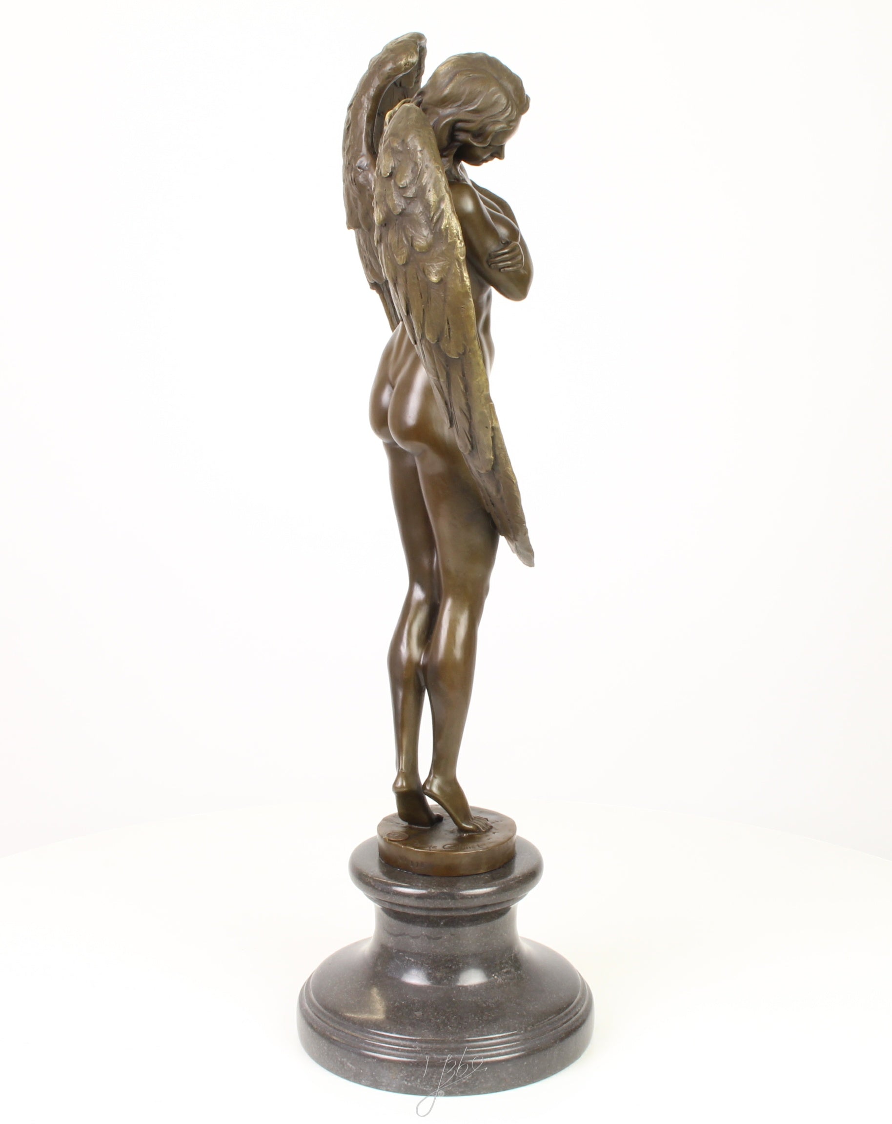 Bronzen gevleugelde nacht – Sculptuur op sokkel