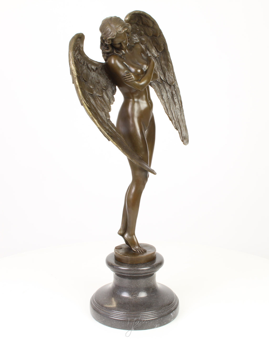 Bronzen gevleugelde nacht – Sculptuur op sokkel