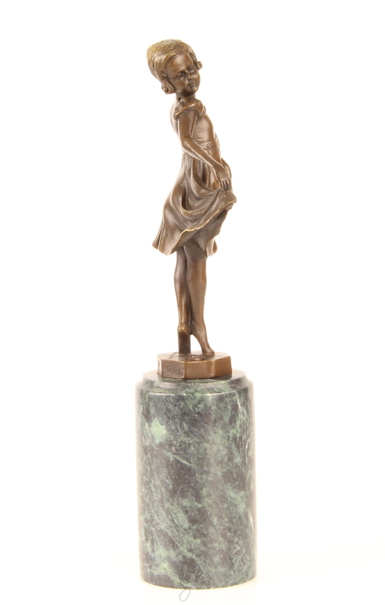 Lieselotte – Bronzen beeld, marmer – 31,4 cm