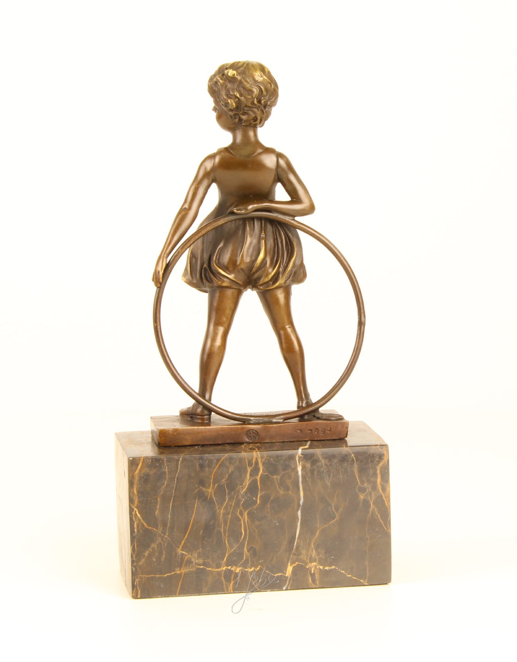 Hoop Girl – Bronzen beeld, marmer – 26 cm