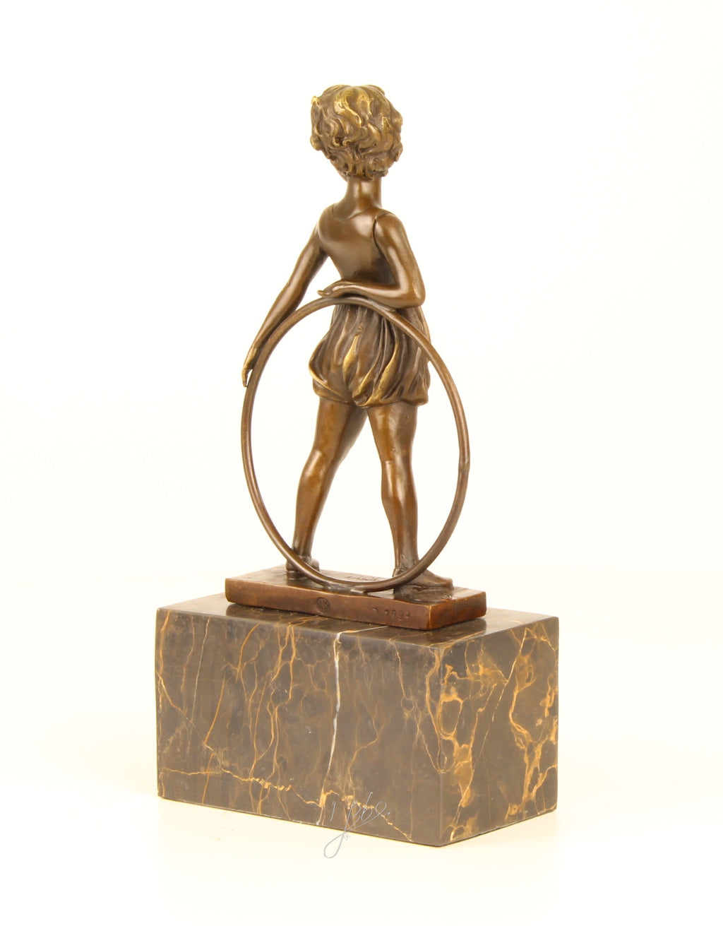 Hoop Girl – Bronzen beeld, marmer – 26 cm