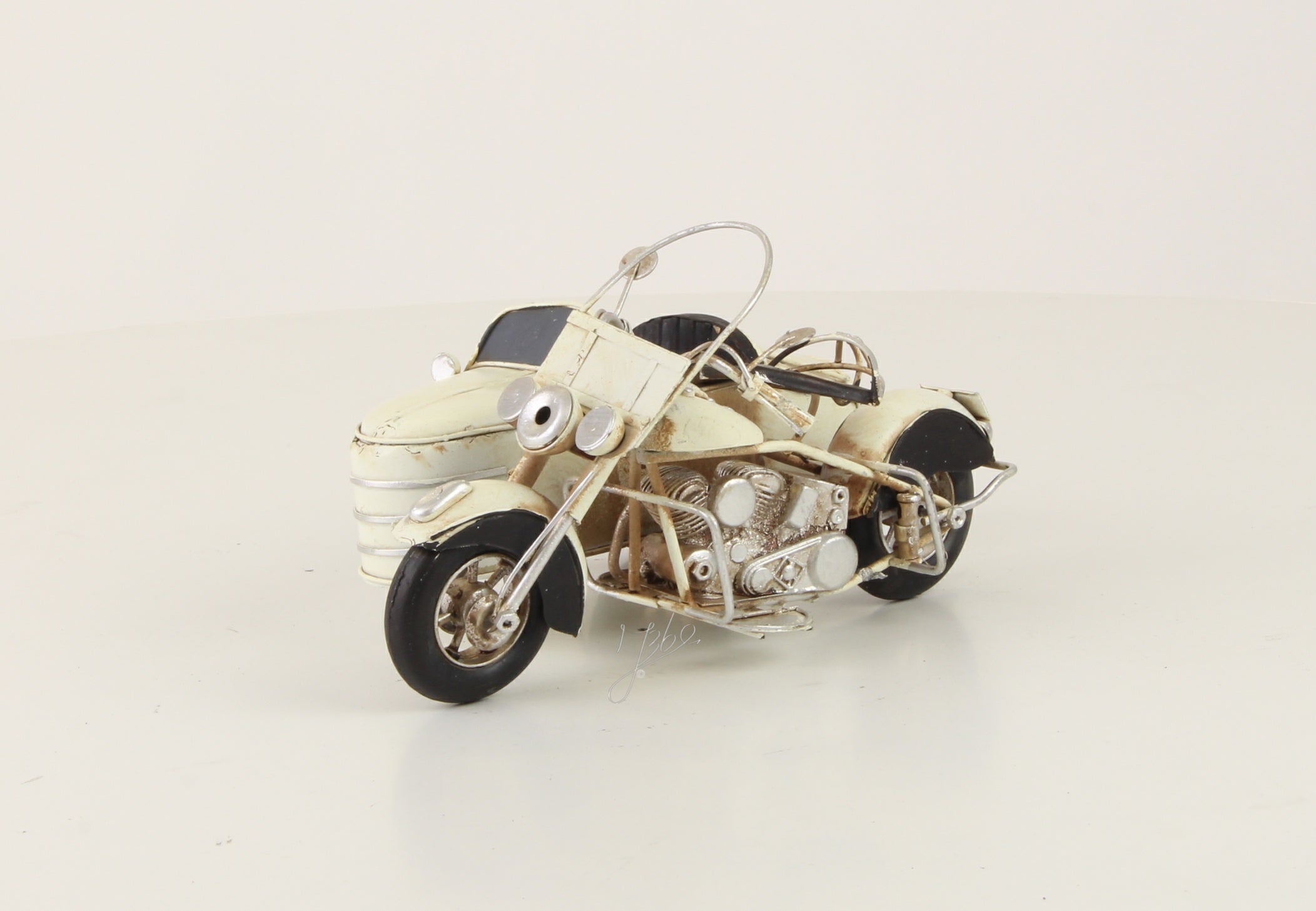 Motor met zijspan – Blikmodel ivoor – 20,4 cm