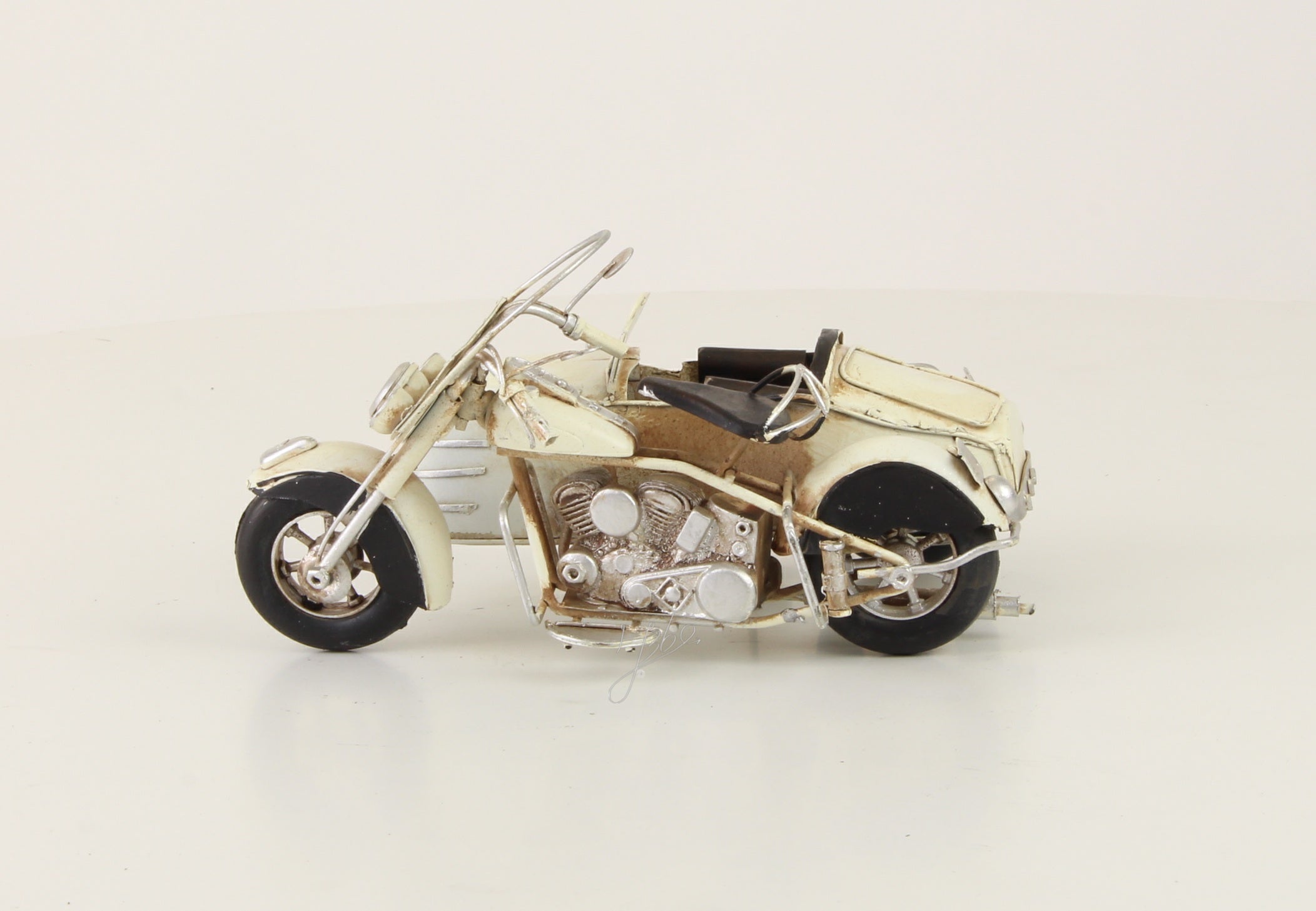 Motor met zijspan – Blikmodel ivoor – 20,4 cm