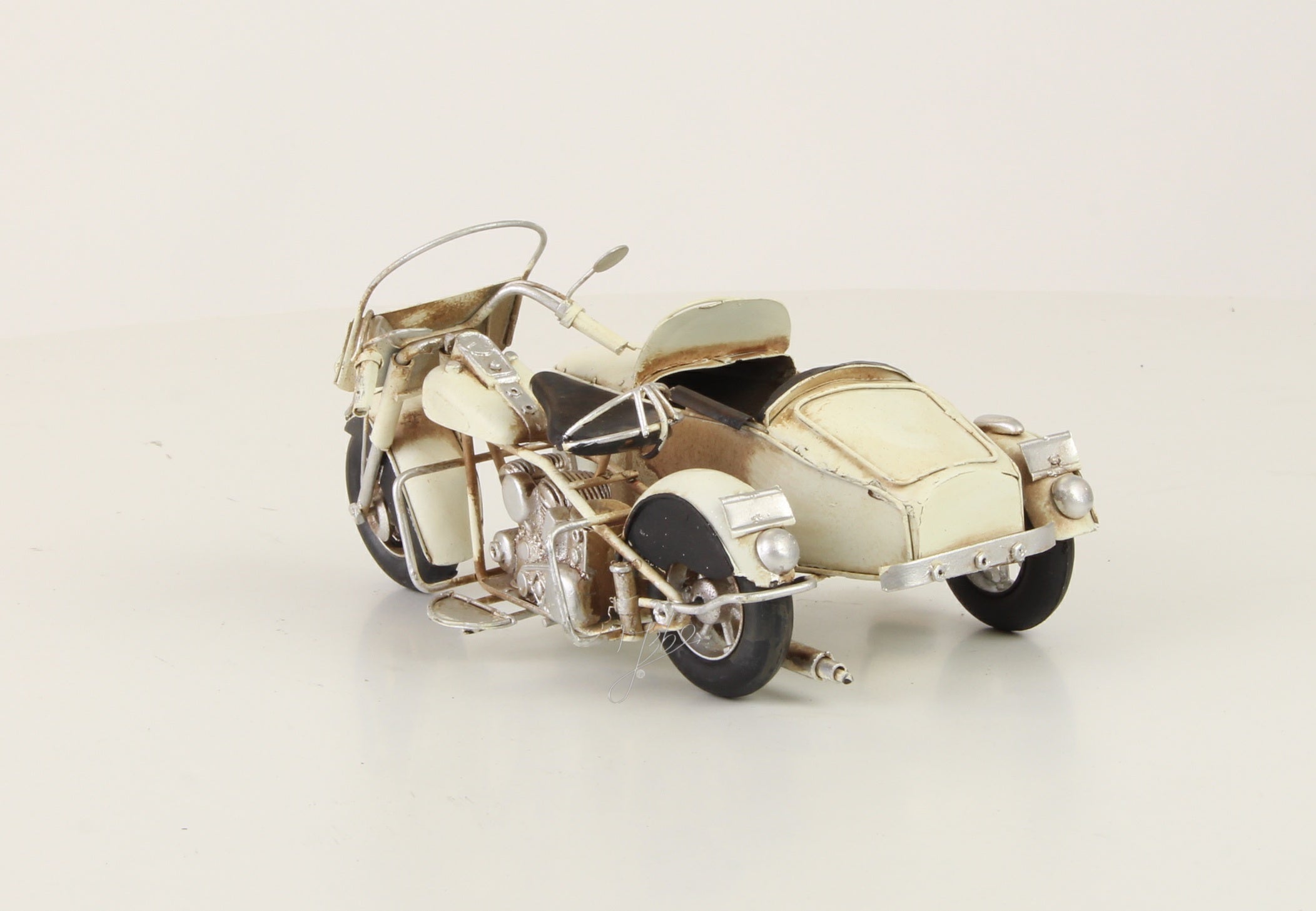 Motor met zijspan – Blikmodel ivoor – 20,4 cm