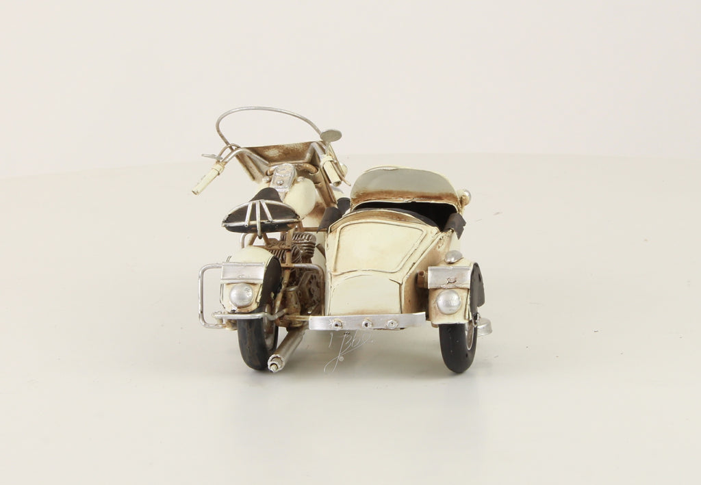 Motor met zijspan – Blikmodel ivoor – 20,4 cm