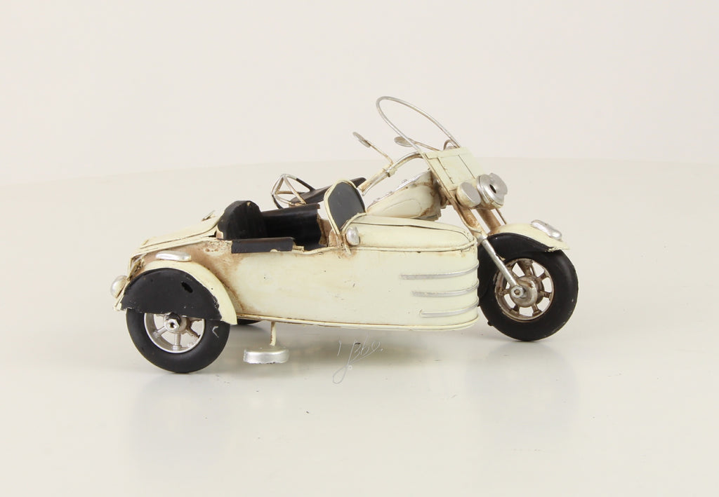 Motor met zijspan – Blikmodel ivoor – 20,4 cm