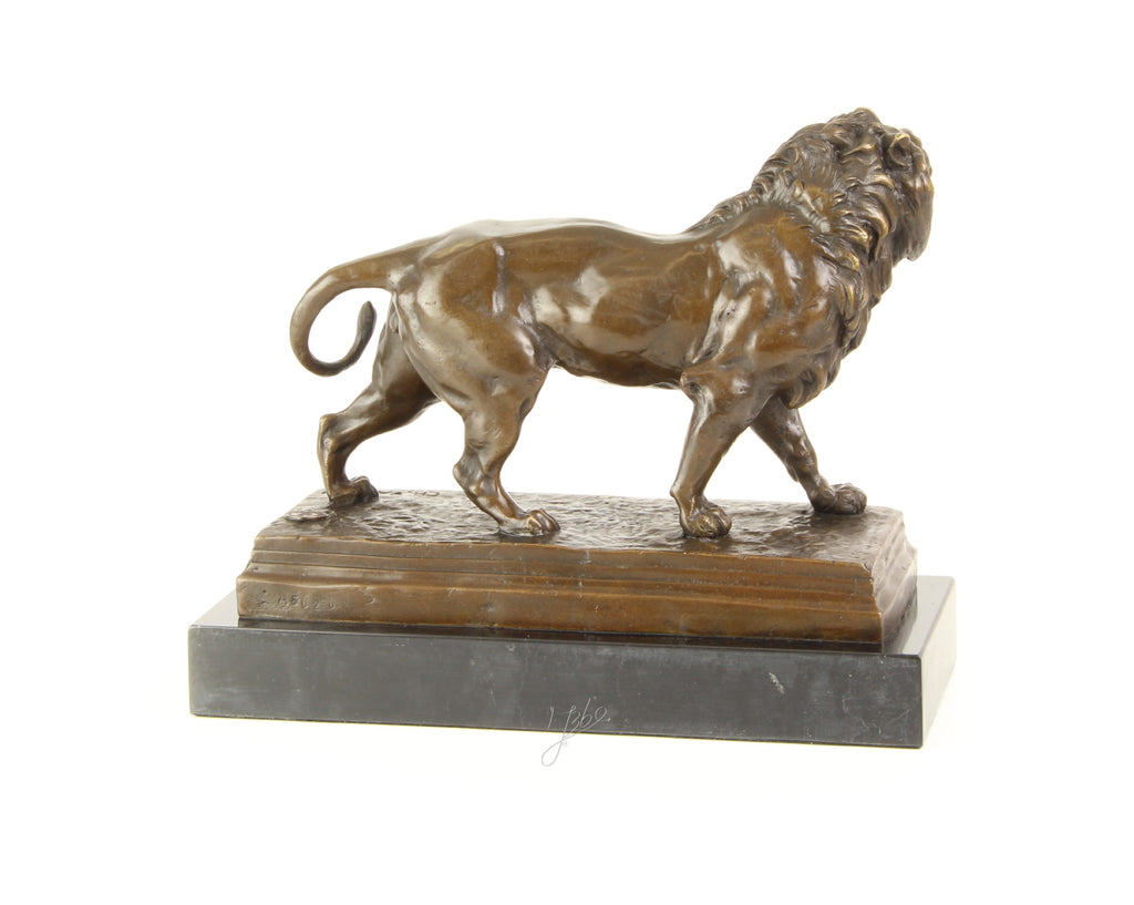 Bronzen leeuw sculptuur – op marmeren sokkel