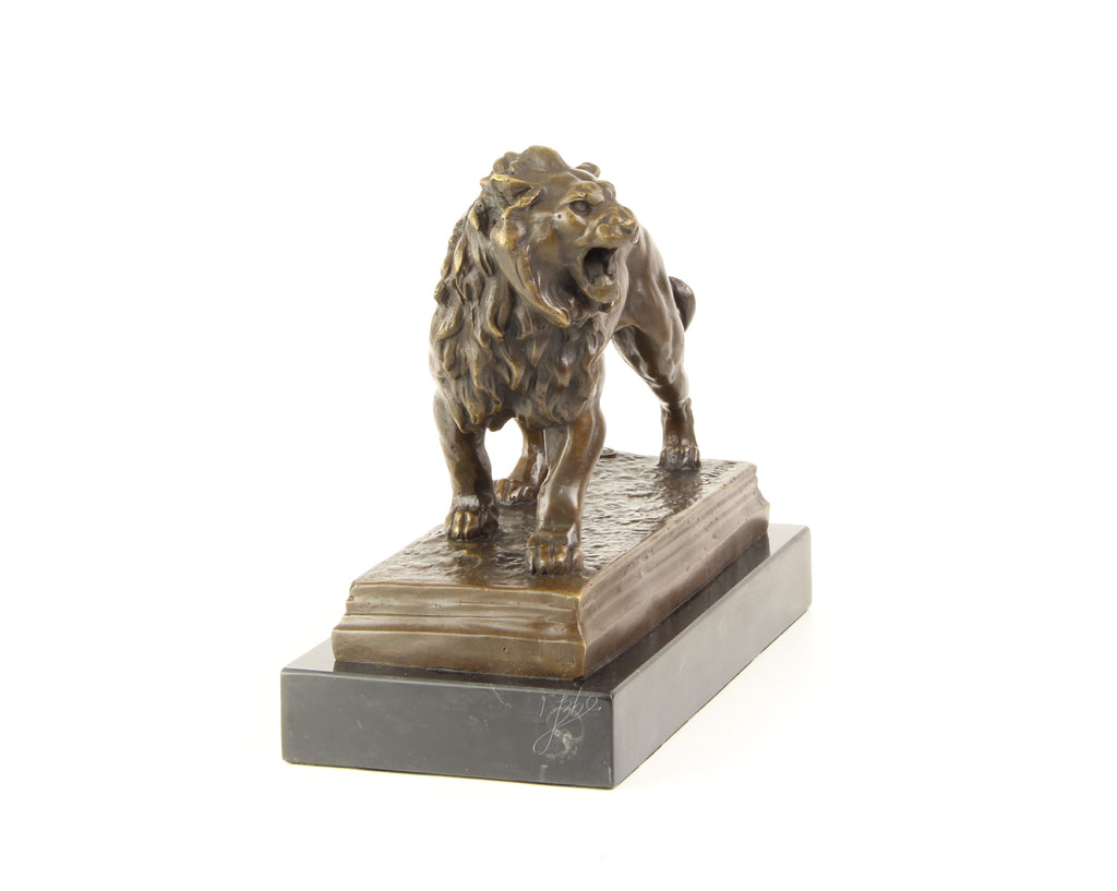 Bronzen leeuw sculptuur – op marmeren sokkel
