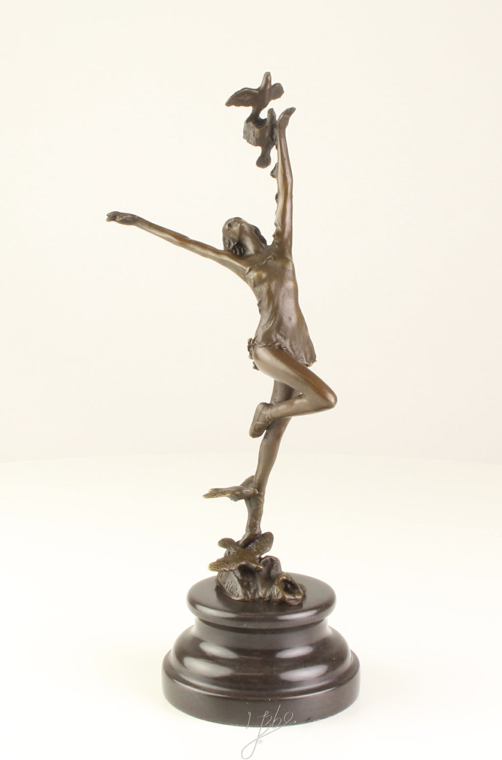 Dancer with Birds - Bronze sculpture - 30 cm