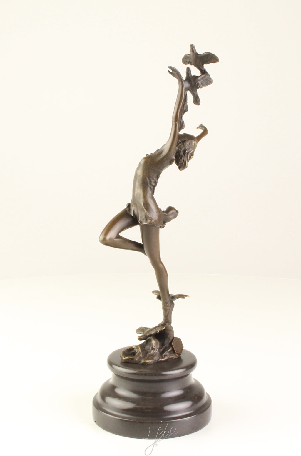 Dancer with Birds - Bronze sculpture - 30 cm