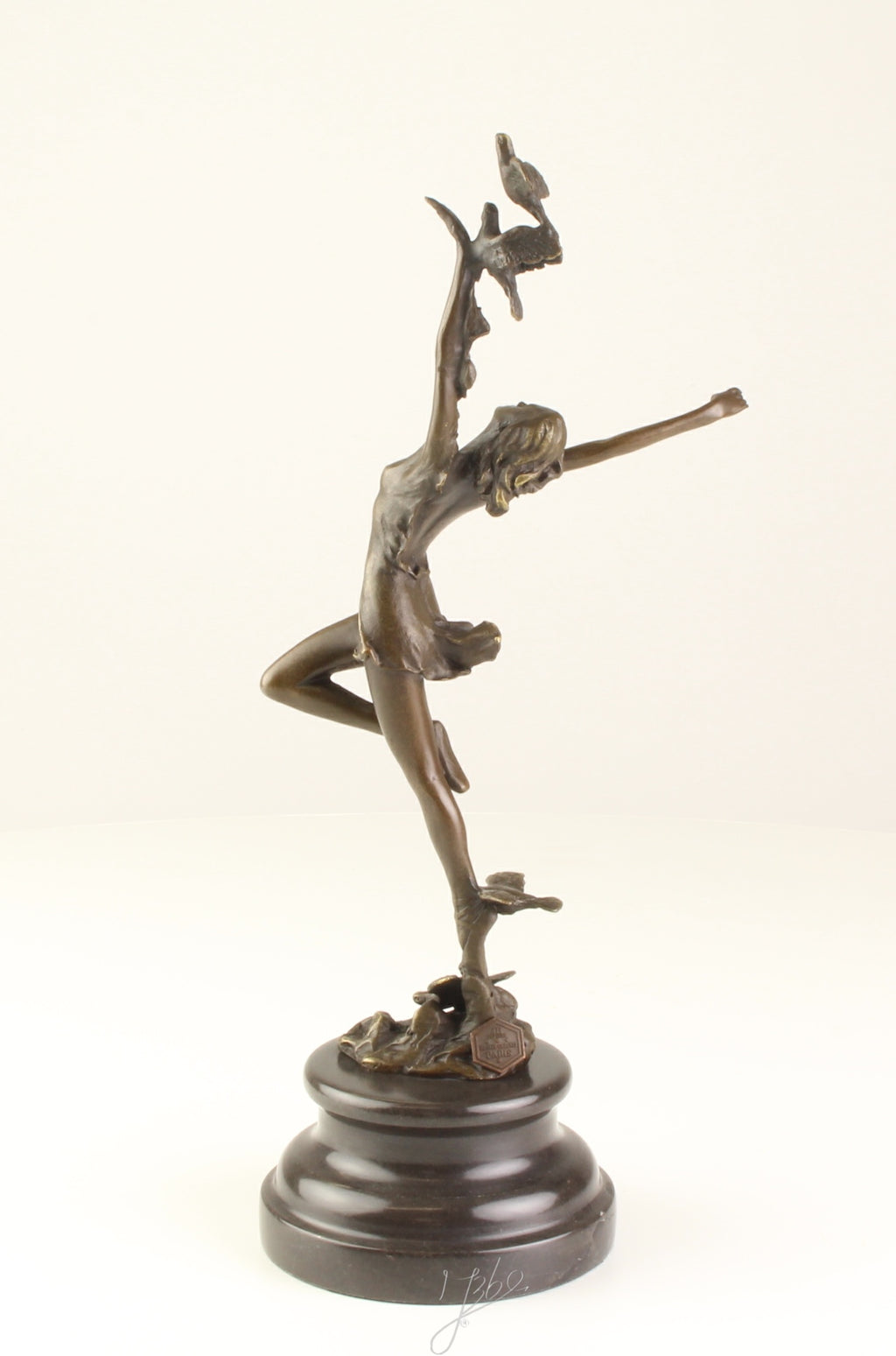 Dancer with Birds - Bronze sculpture - 30 cm