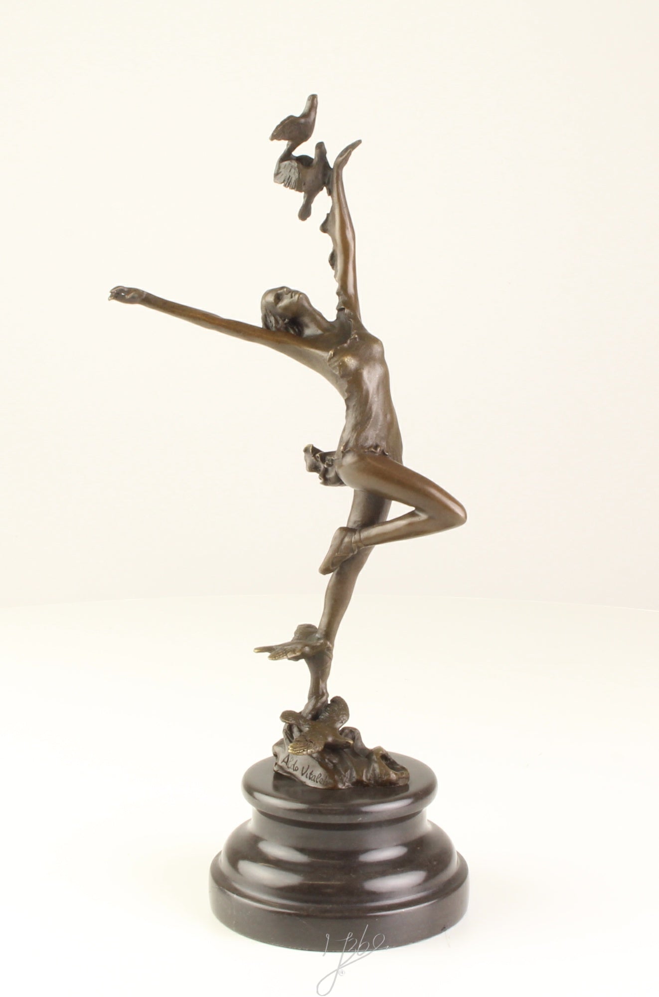 Dancer with Birds - Bronze sculpture - 30 cm