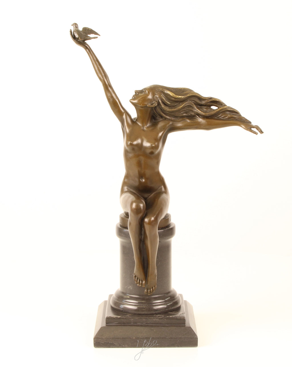 Woman with Dove - Bronze sculpture - 42 cm