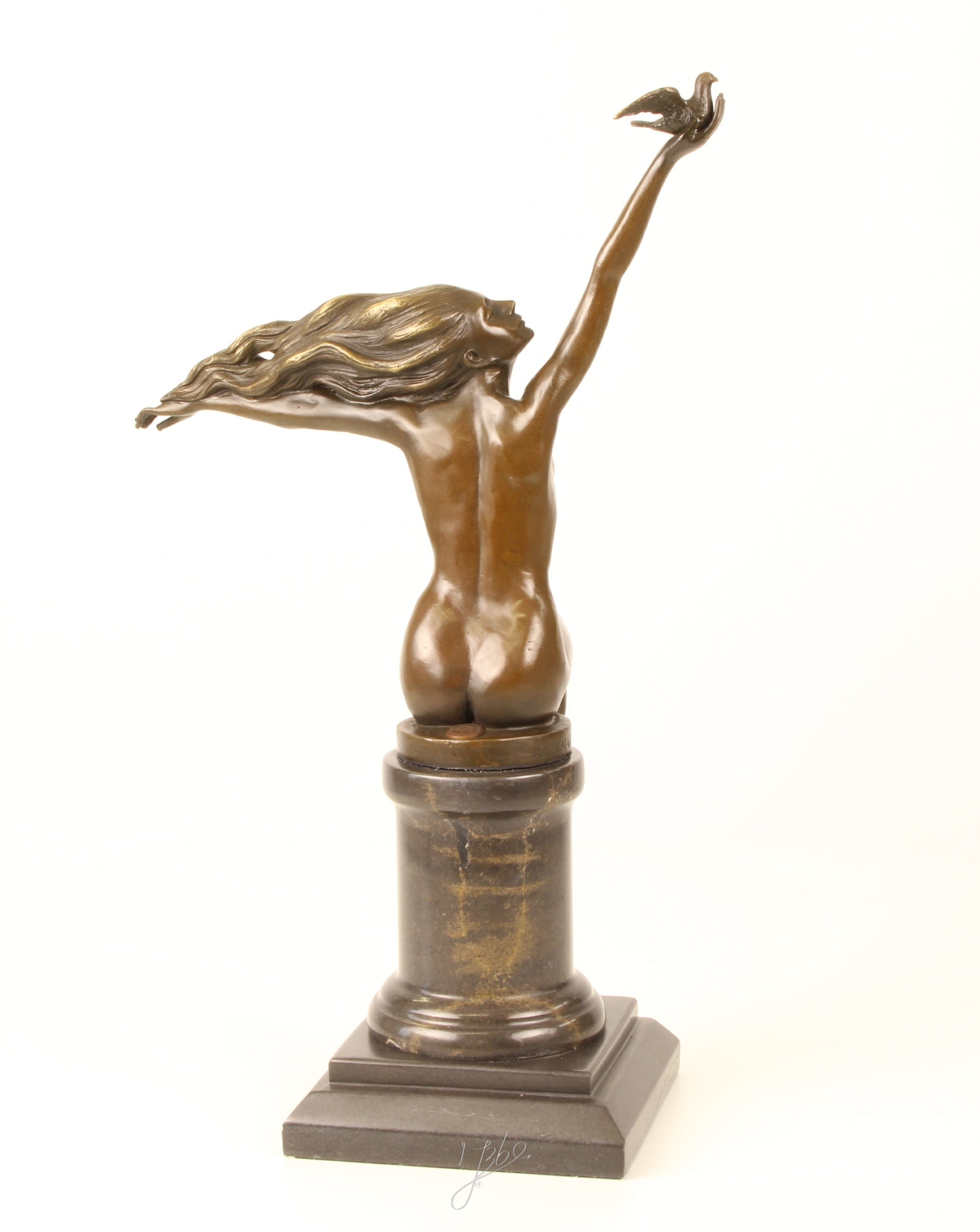 Woman with Dove - Bronze sculpture - 42 cm