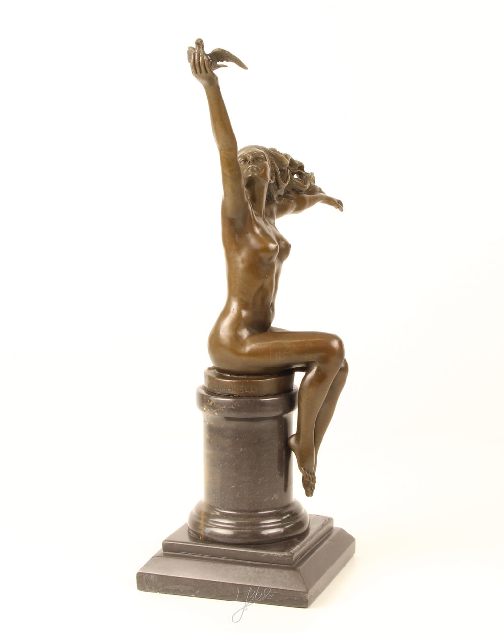 Woman with Dove - Bronze sculpture - 42 cm