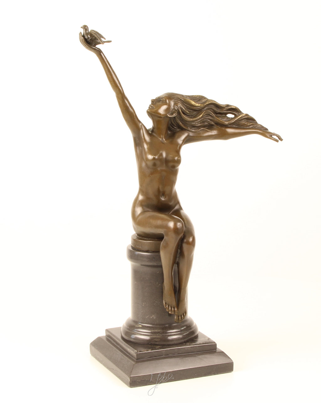 Woman with Dove - Bronze sculpture - 42 cm