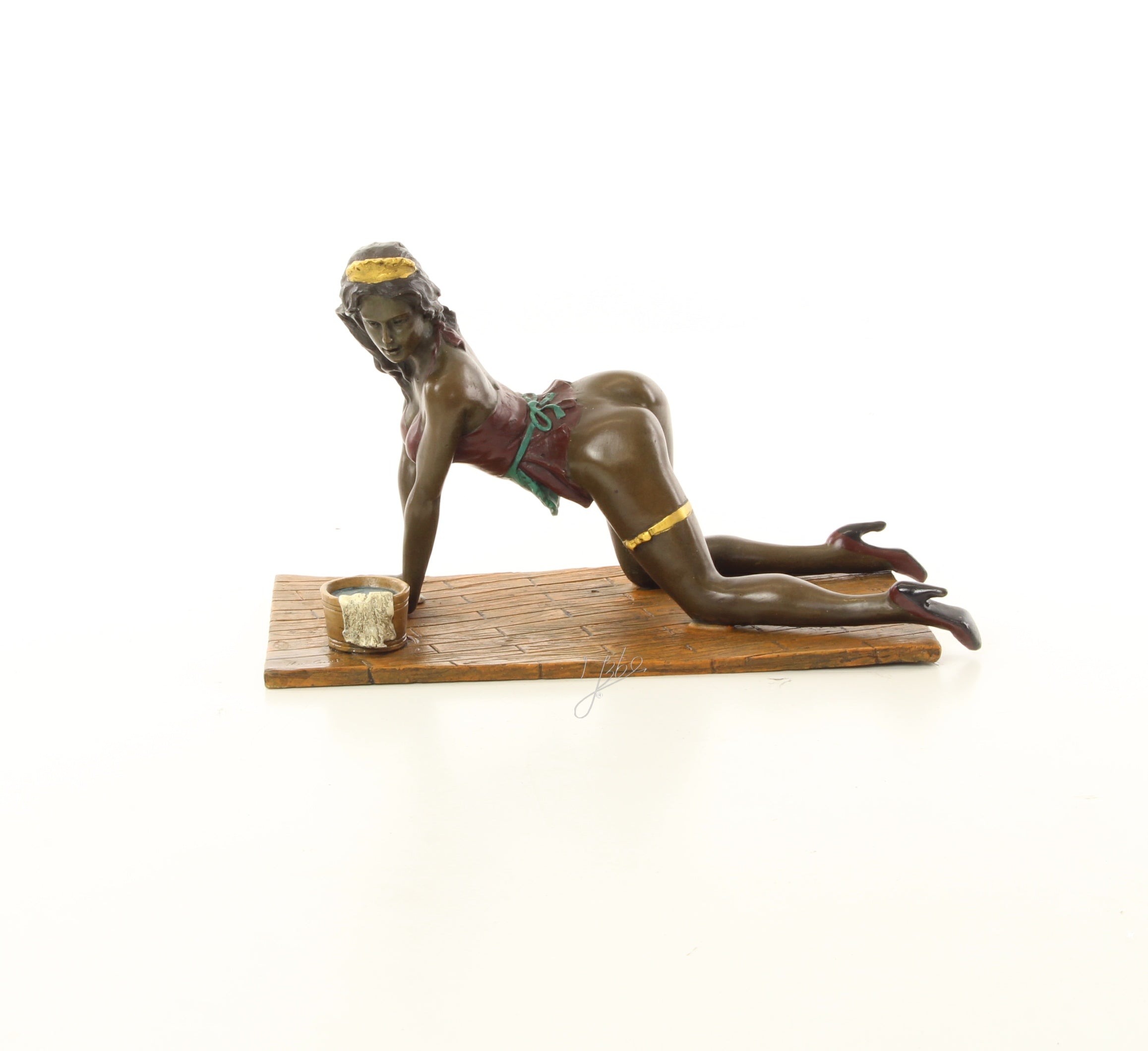 Dweilende dame – Erotische bronzen sculptuur