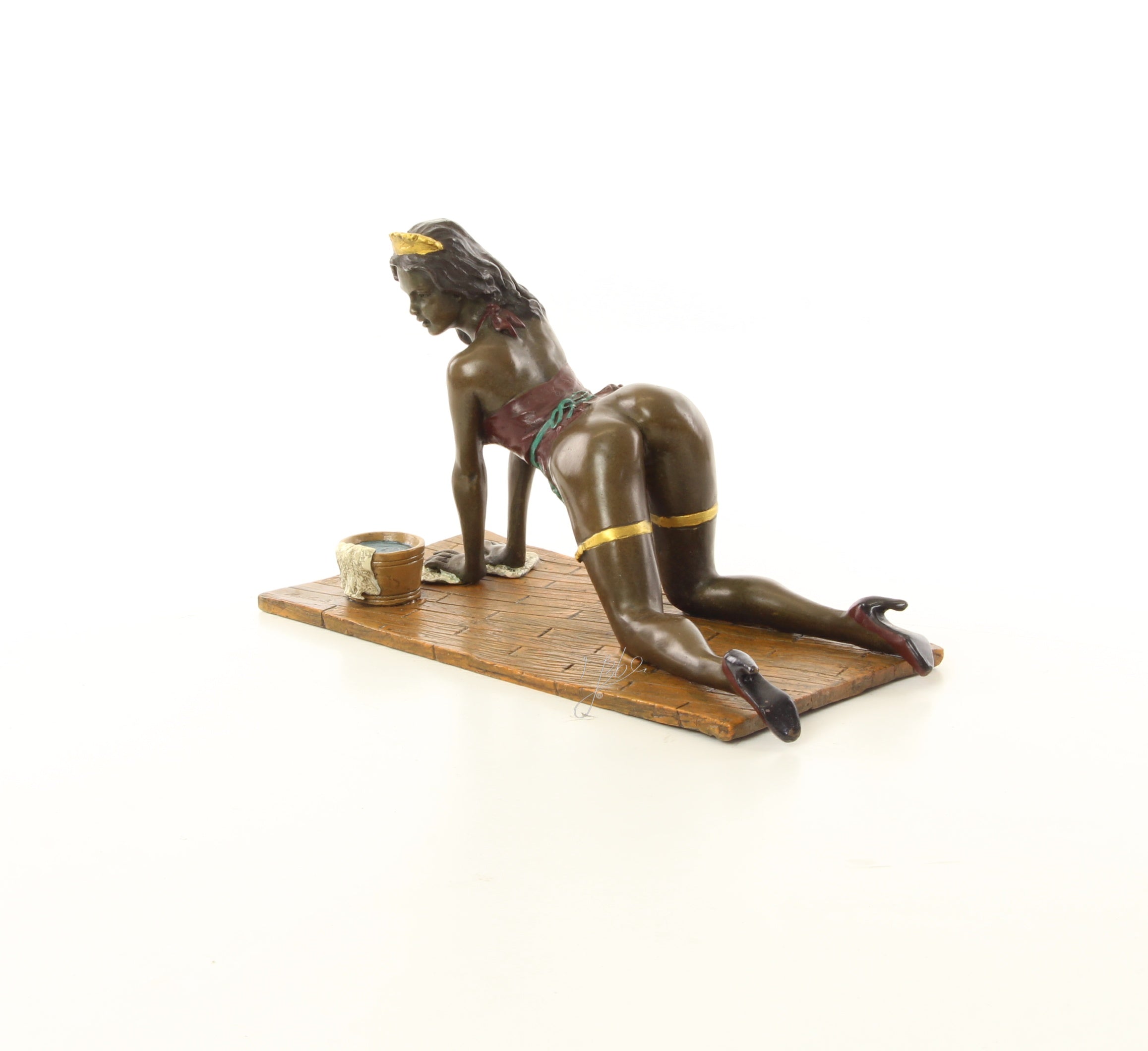 Dweilende dame – Erotische bronzen sculptuur