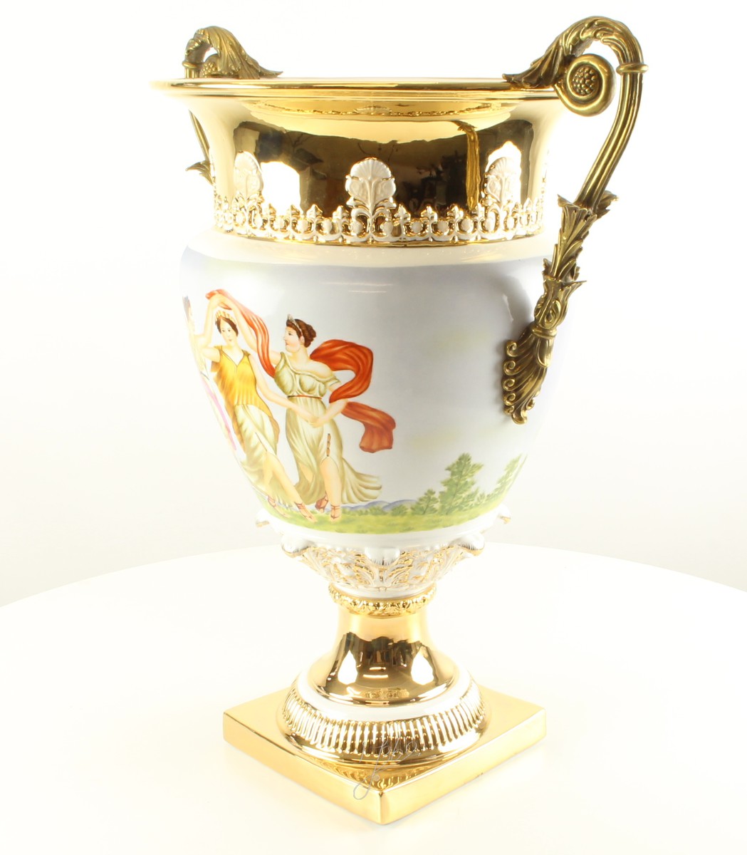 Porseleinen vaas/urn met bronzen monturen