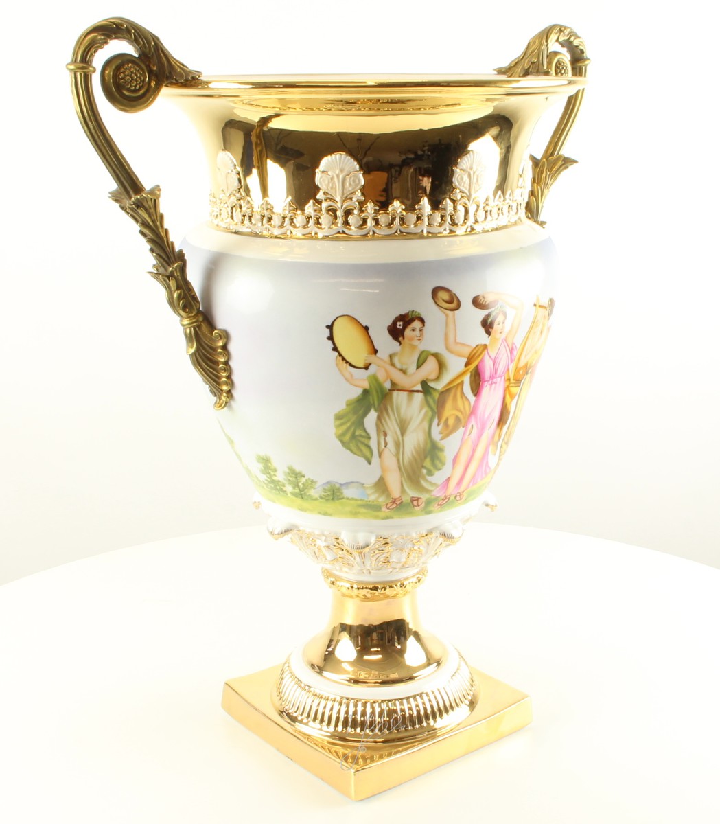 Porseleinen vaas/urn met bronzen monturen