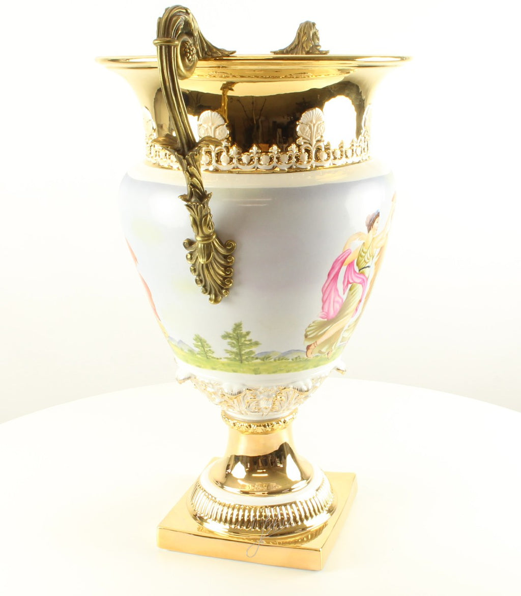 Porseleinen vaas/urn met bronzen monturen