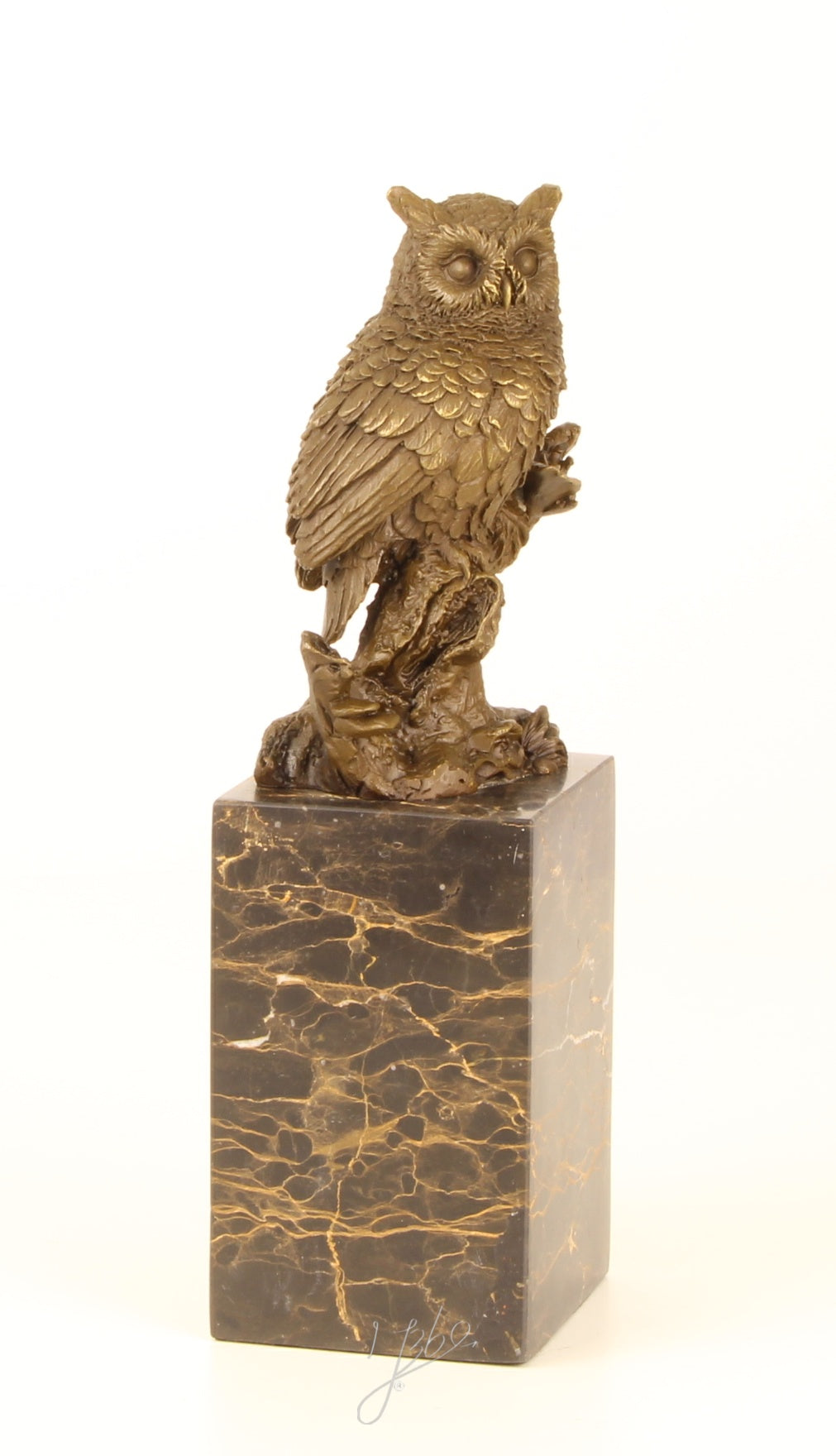 Bronzen sculptuur ‘Ransuil’ op marmeren sokkel