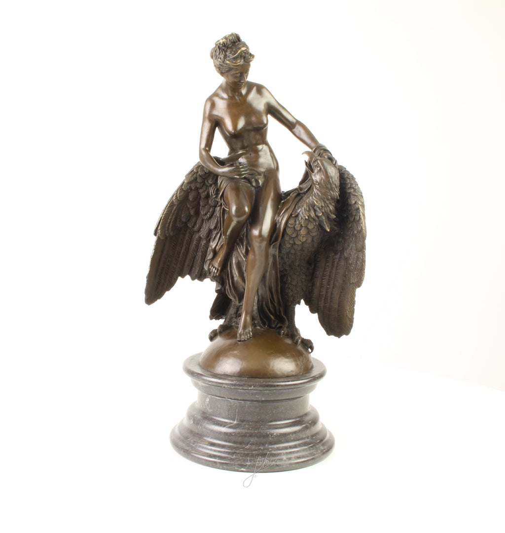 Hebe met adelaar – Bronzen beeld, marmer – 50 cm