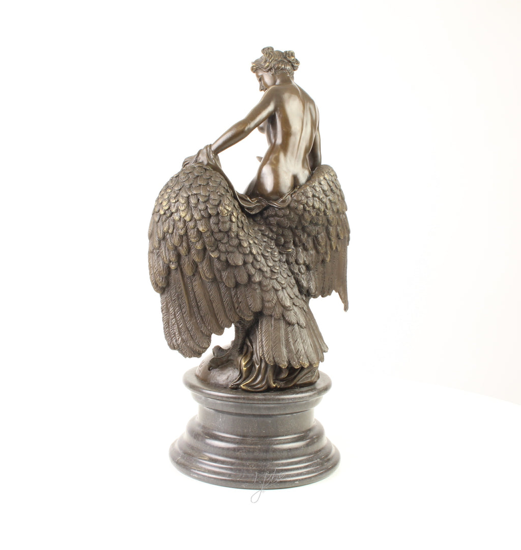 Hebe met adelaar – Bronzen beeld, marmer – 50 cm