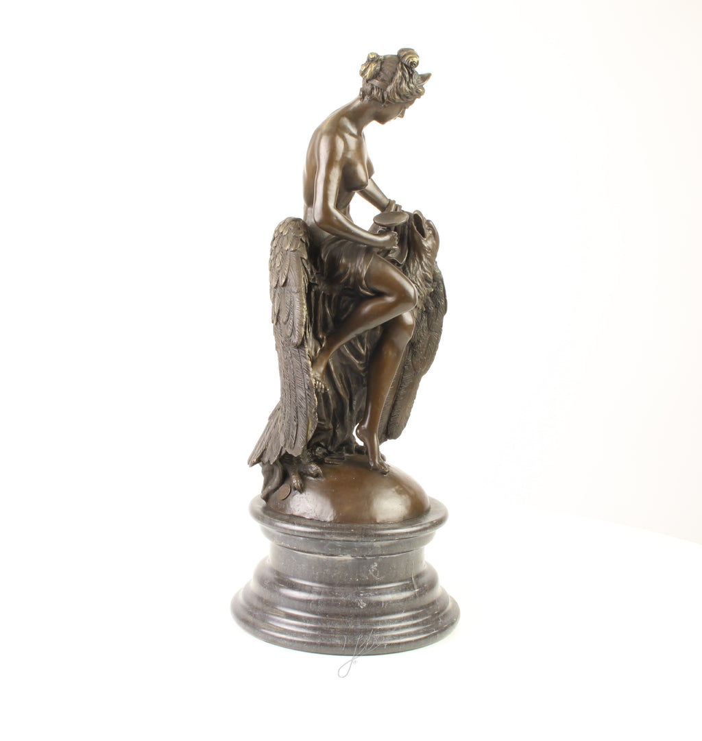 Hebe met adelaar – Bronzen beeld, marmer – 50 cm