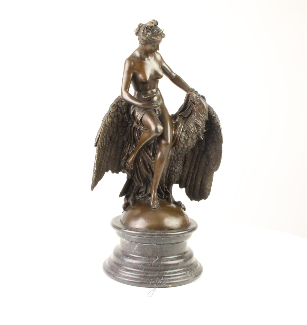 Hebe met adelaar – Bronzen beeld, marmer – 50 cm