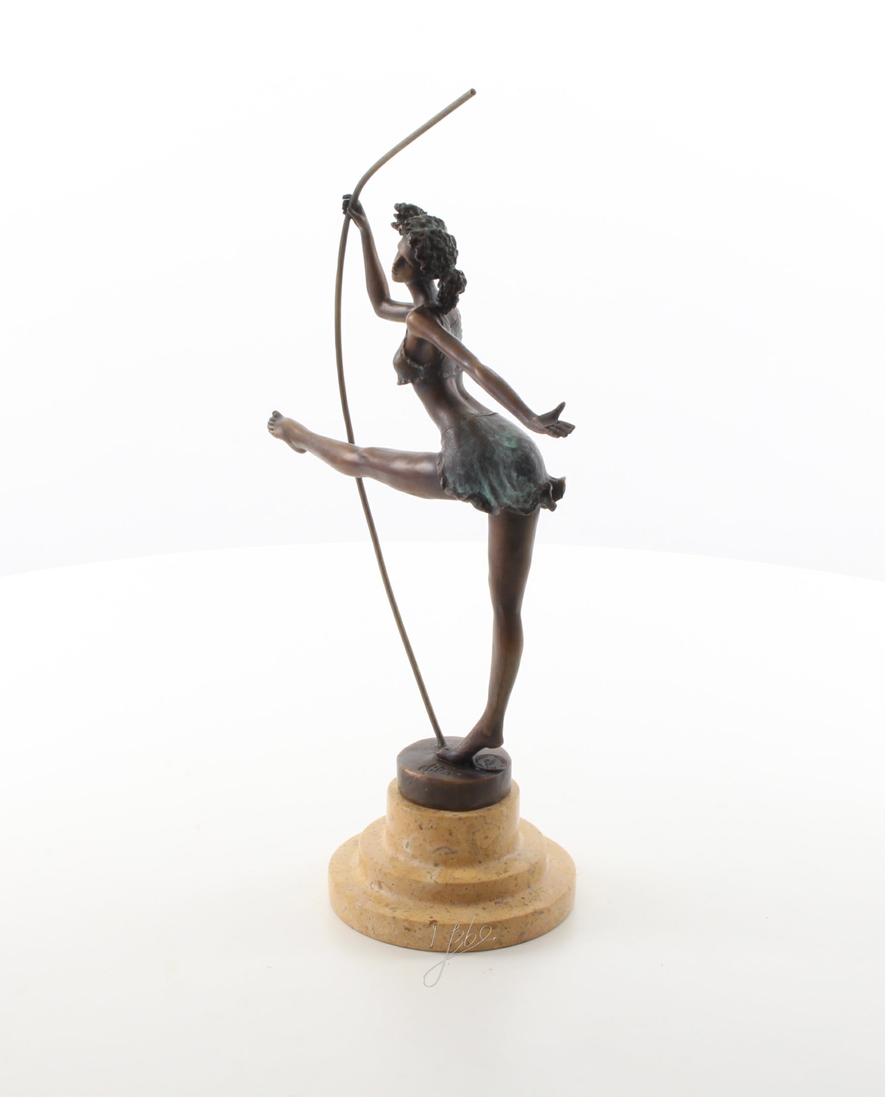 Bronzen ballerina met stok - marmer sokkel