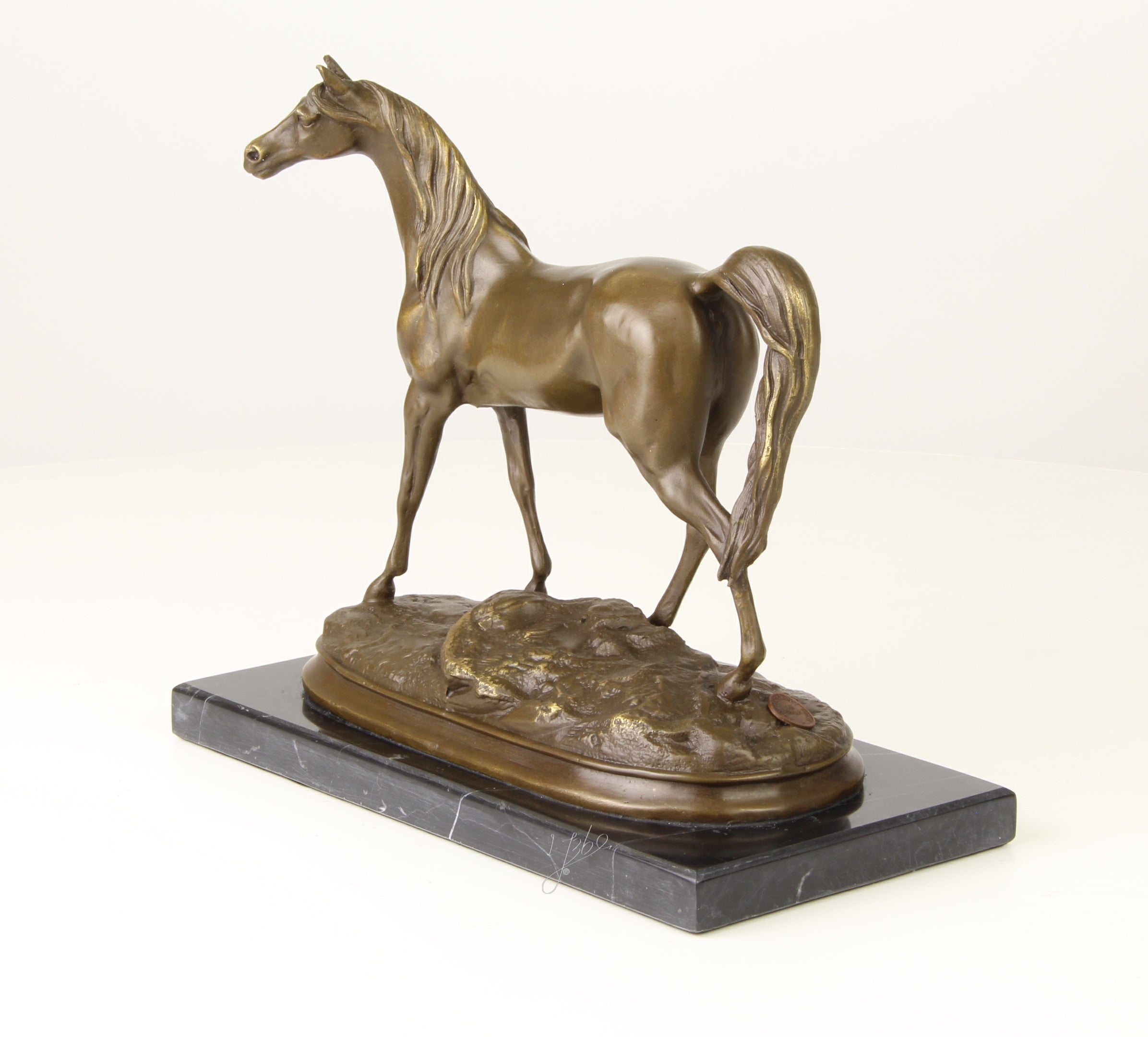 Bronzen Arabisch paard op marmer sokkel