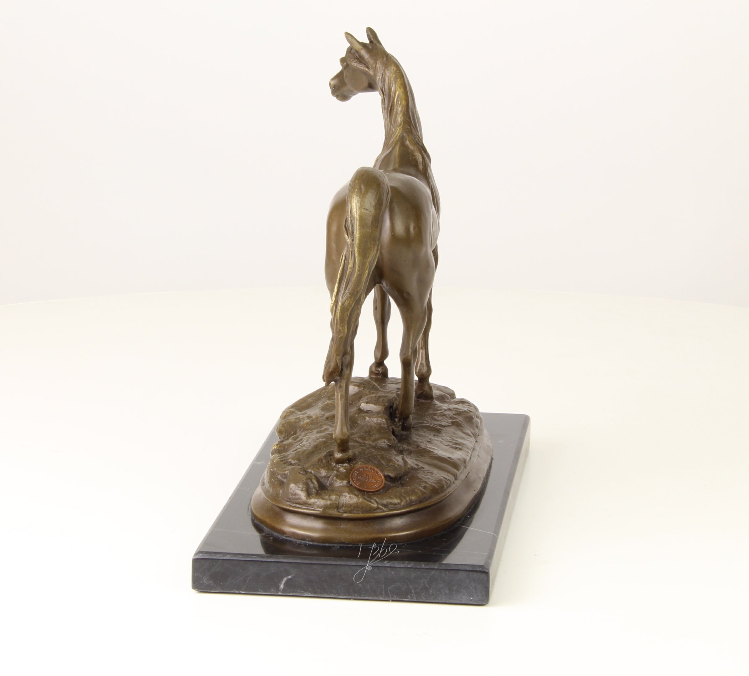 Bronzen Arabisch paard op marmer sokkel